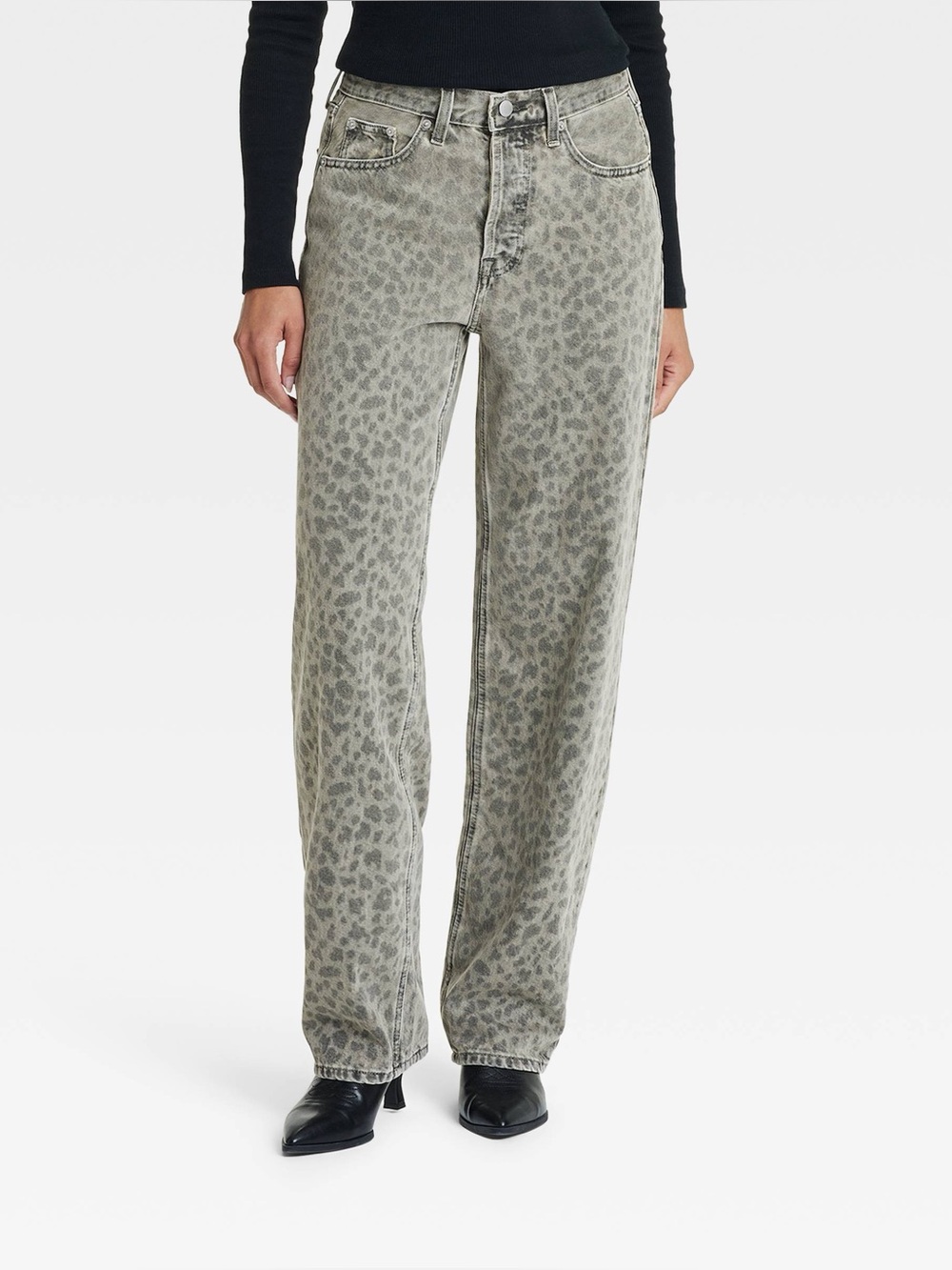 Universal Thread Mid-Rise 90's Baggy Jeans - Light Beige Leopard Print 10
